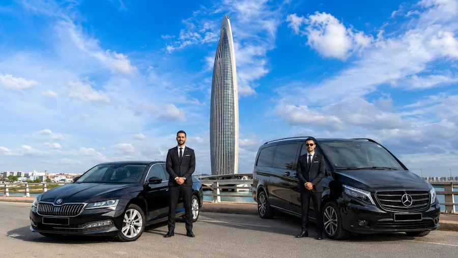 Chauffeur privé Rabat avec véhicule noir pour une prise en charge professionnelle